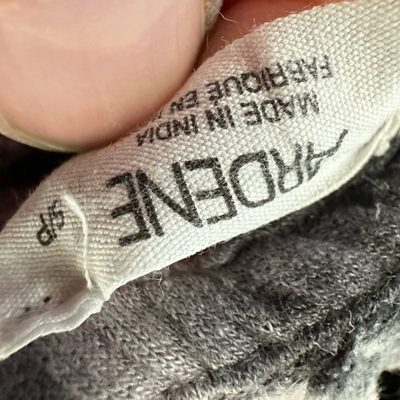 Crop tie dye hoodie 
Size small 
Included in mix and Match 5 listings for $30 - Picture 6 of 7